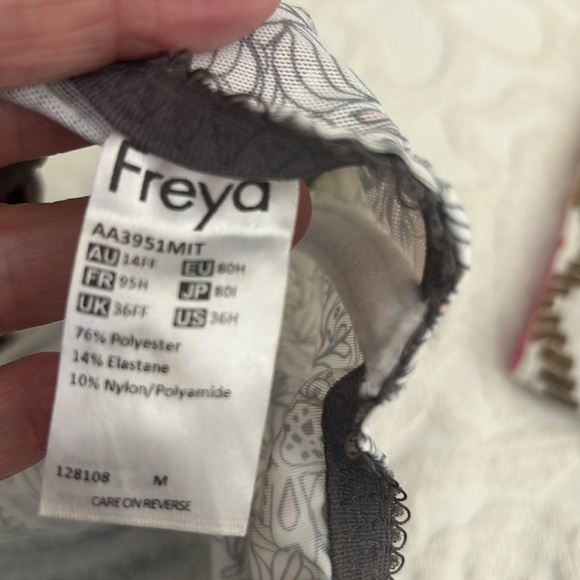 Gray & Pink bra from Freya - Picture 2 of 3